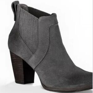 Women’s Ugg Cobie II Suede Chelsea Boot Booties, Grey, Size 8